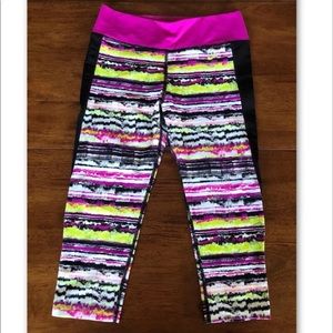 SOLD: Nike Solar Wind Hydro Crop Workout Leggings